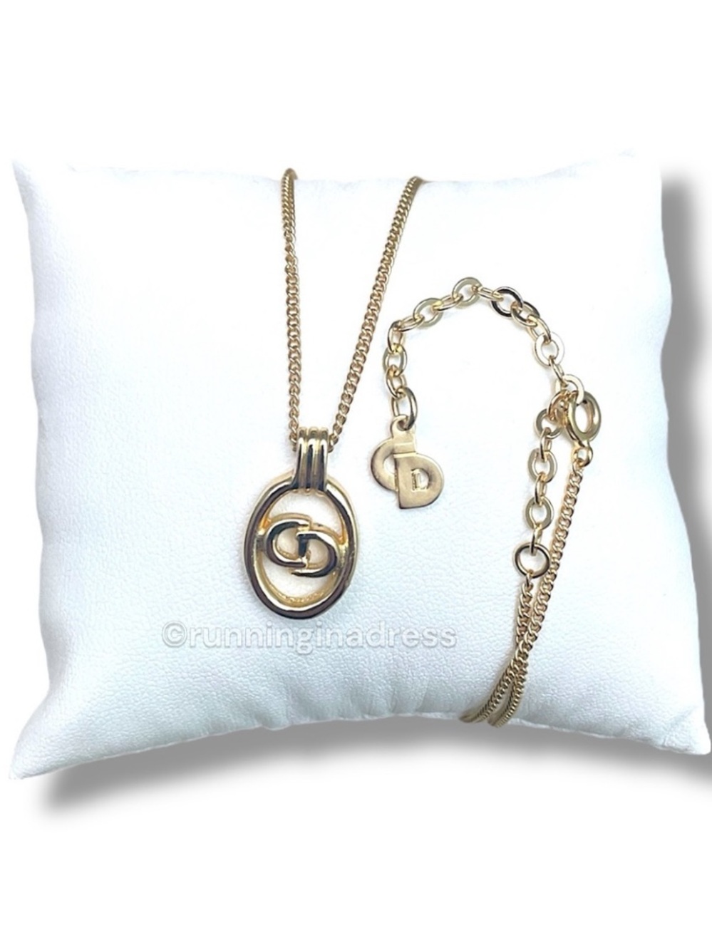 Pristine VTG Christian Dior Oval CD Logo Pendant Gold Rolo Chain Necklace 90s